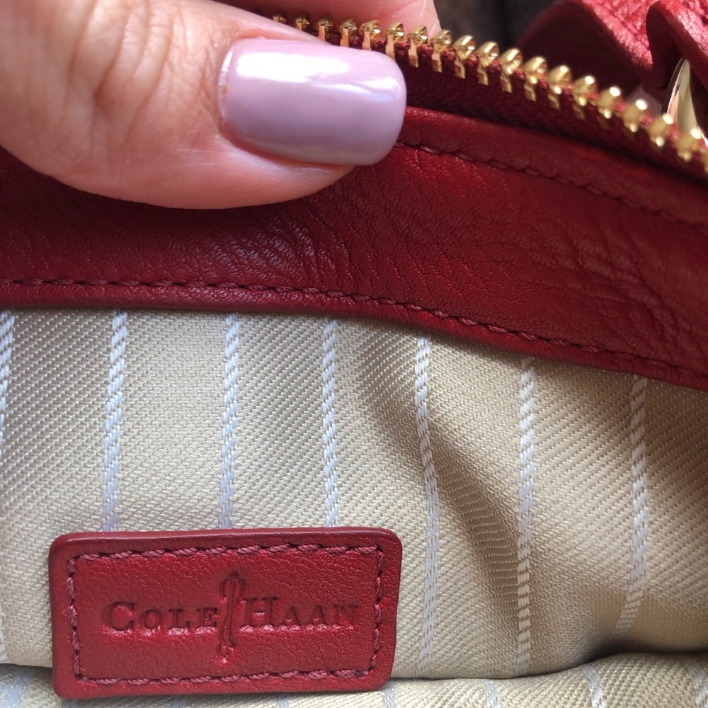 Adjustable cross body! - Picture 5 of 6